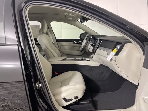 Certified 2025 Volvo XC60 T8 Plus w/ Protection Package Premier AWD/4WD image 40