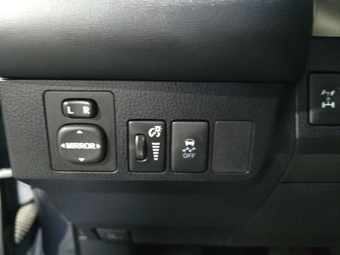 Used 2013 Toyota RAV4 XLE AWD/4WD image 24