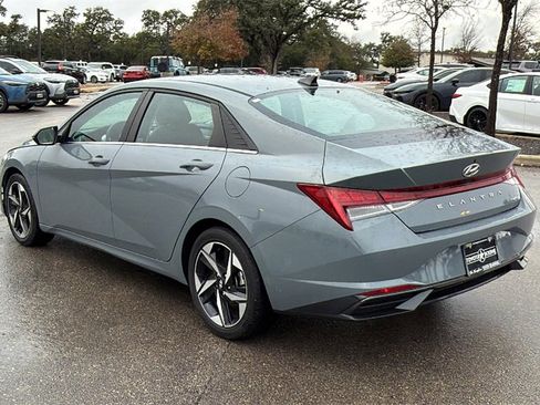 Used 2023 Hyundai Elantra Limited image 3
