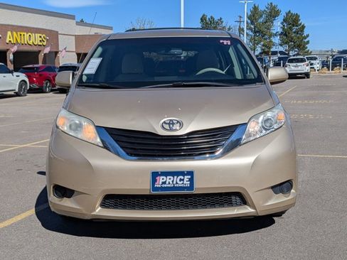 Used 2011 Toyota Sienna LE w/ Towing Pkg image 2