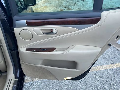 Used 2016 Lexus LS 460 w/ Comfort Package RWD image 20