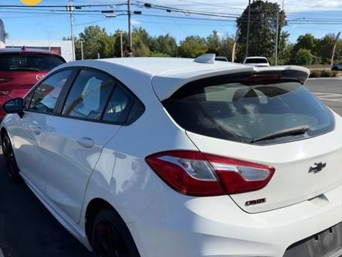 Used 2018 Chevrolet Cruze LT w/ Convenience Package FWD image 9