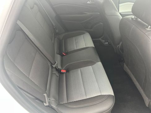 Used 2025 Chevrolet Trax LT FWD image 37