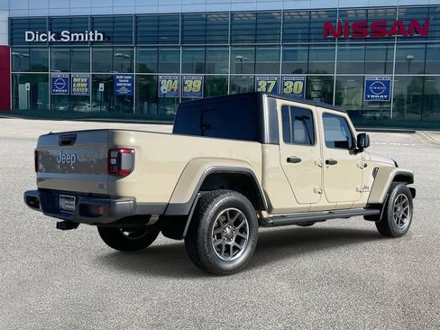 Used 2020 Jeep Gladiator Overland image 6