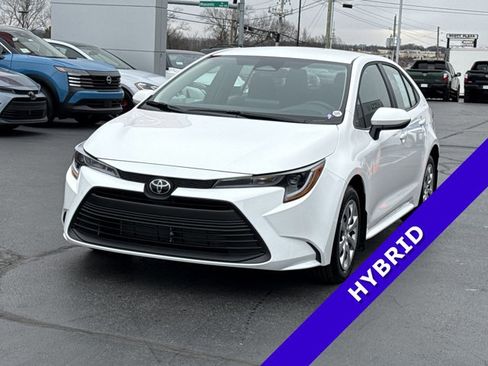 Used 2025 Toyota Corolla LE image 11