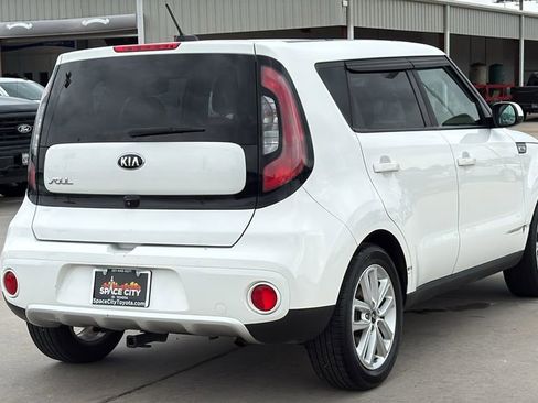 Used 2018 Kia Soul + FWD image 5