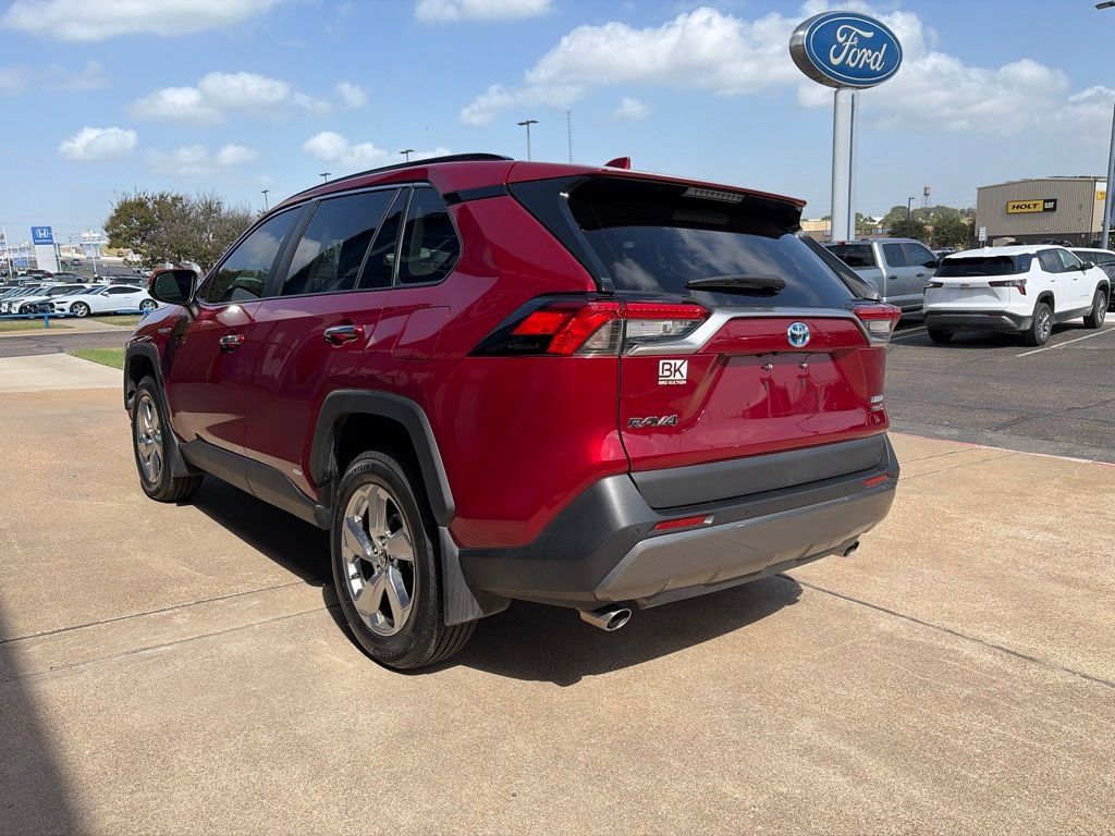 Used 2021 Toyota RAV4 Limited AWD/4WD image 4