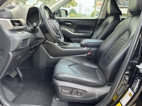 Used 2022 Toyota Highlander XLE AWD/4WD image 21