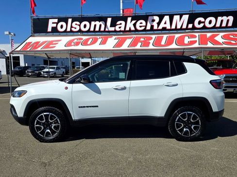 Certified 2024 Jeep Compass Trailhawk image 8
