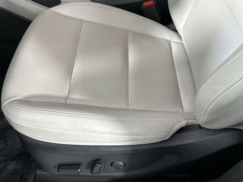 Used 2024 Kia Telluride S FWD image 12