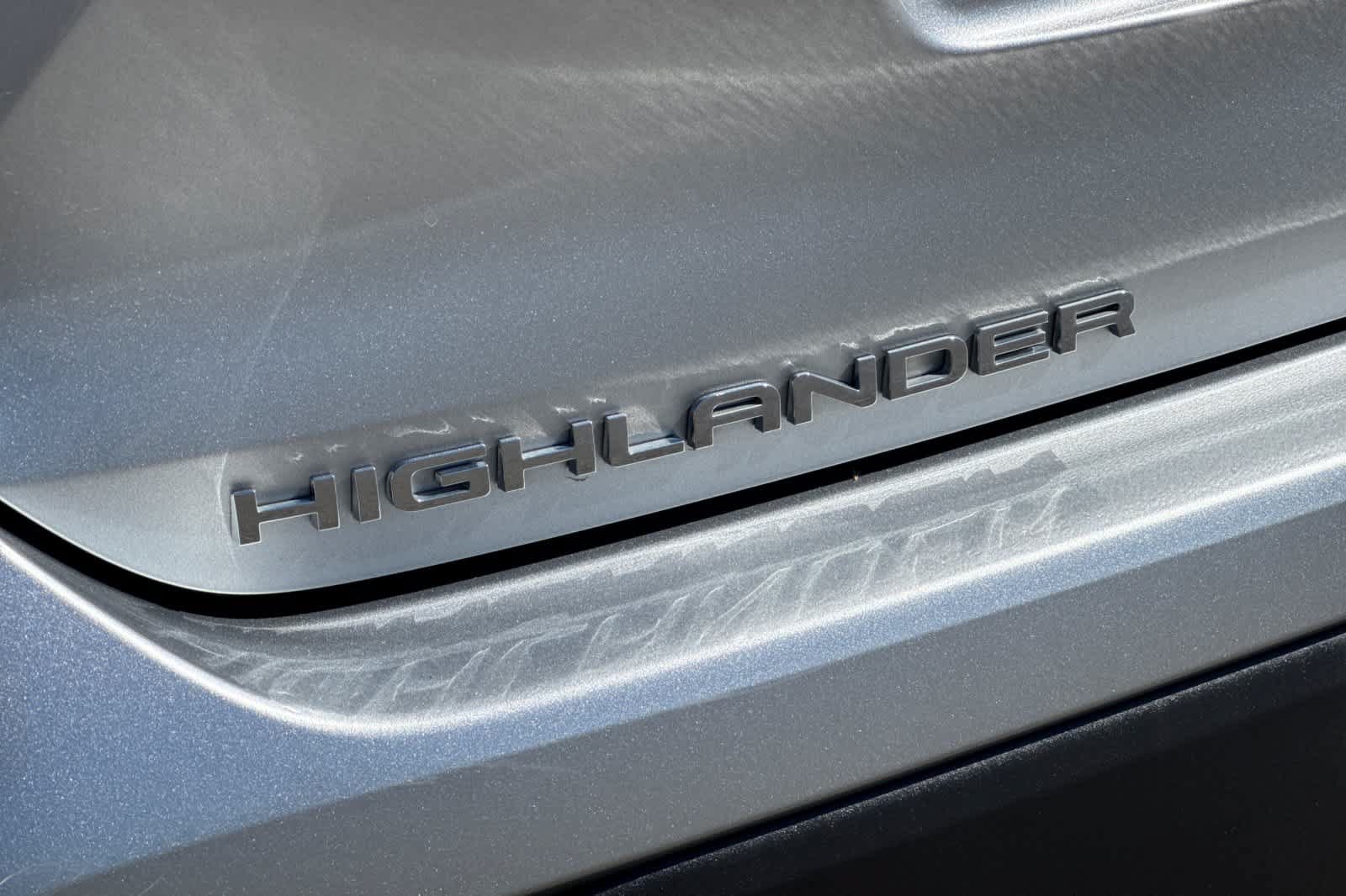 Used 2023 Toyota Highlander LE FWD image 33