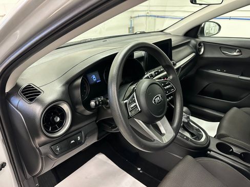 Used 2019 Kia Forte LXS image 18