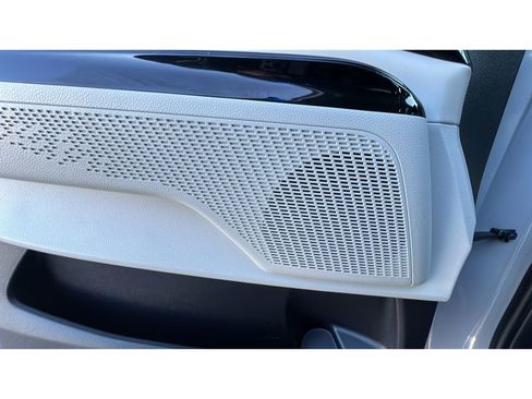 Used 2024 Kia Carnival EX image 27