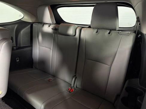 Used 2024 Toyota Highlander XLE image 18
