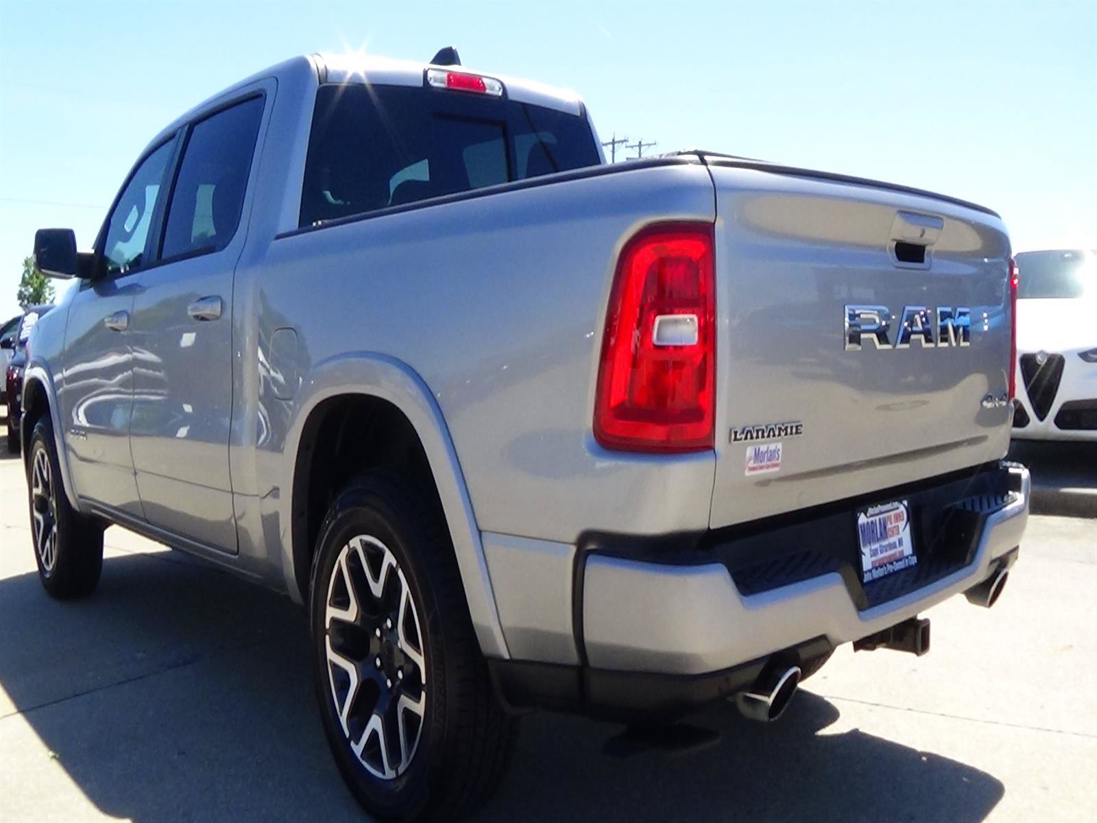 Used 2025 RAM 1500 Laramie w/ Sport Appearance Package AWD/4WD image 8