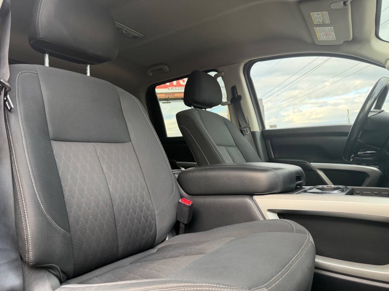 Used 2017 Nissan Titan SV AWD/4WD image 14