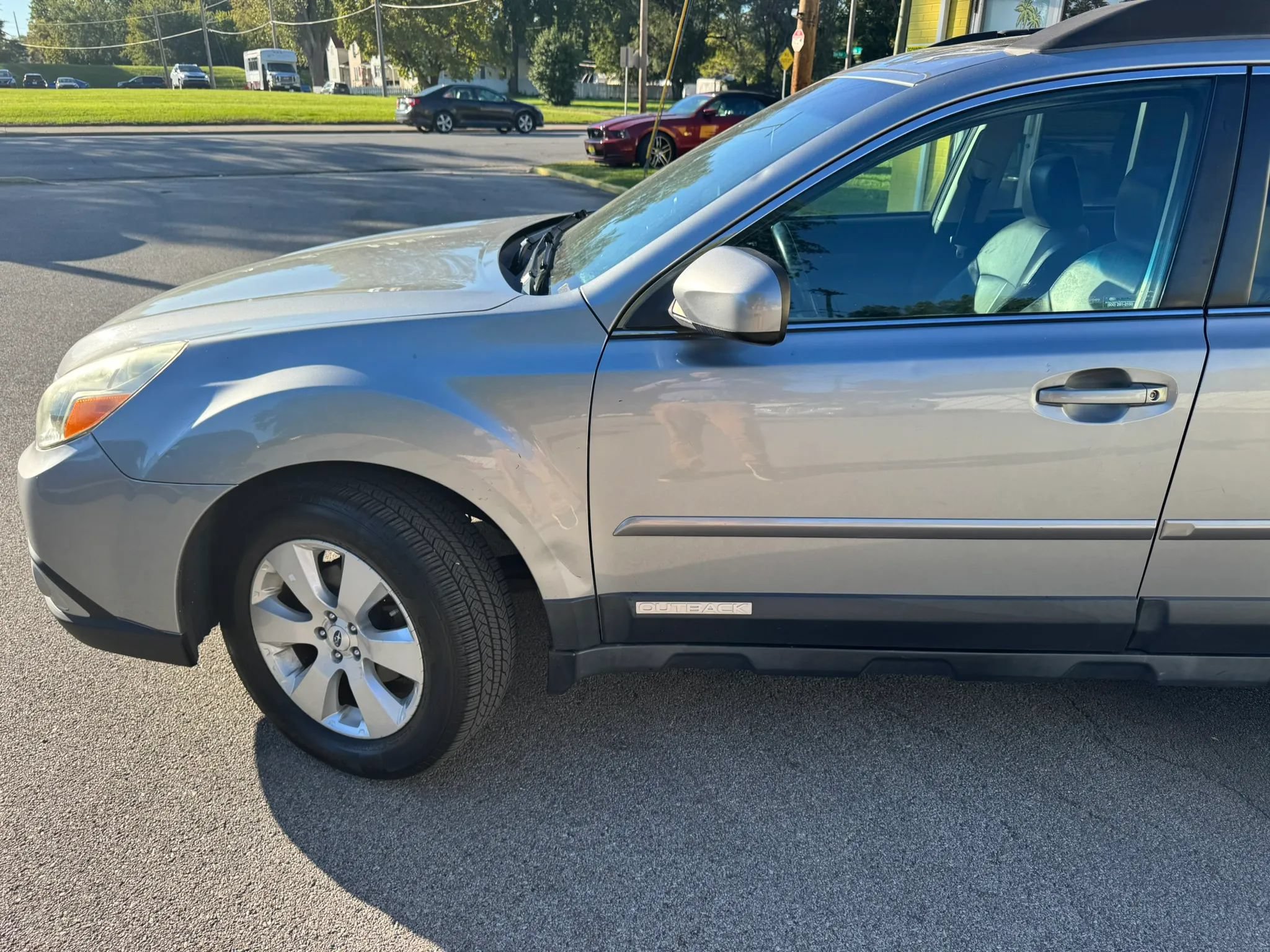 Used 2011 Subaru Outback 2.5i Limited AWD/4WD image 4