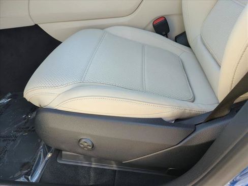 Used 2026 Mercedes-Benz GLC 300 image 4