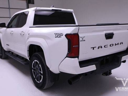 Used 2024 Toyota Tacoma TRD Sport image 3