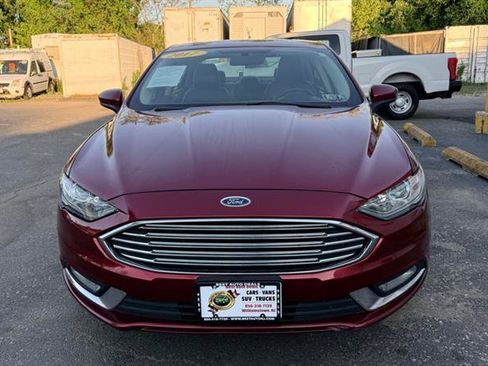 Used 2017 Ford Fusion SE w/ Equipment Group 201A FWD image 5
