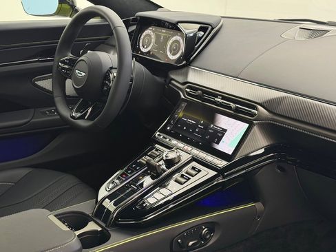 Used 2025 Aston Martin V8 Vantage Coupe image 6