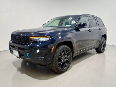 Used 2023 Jeep Grand Cherokee 30th Anniversary AWD/4WD image 8