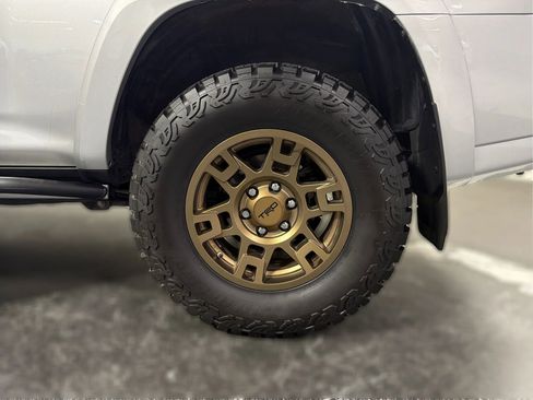 Used 2020 Toyota 4Runner TRD Off-Road AWD/4WD image 24
