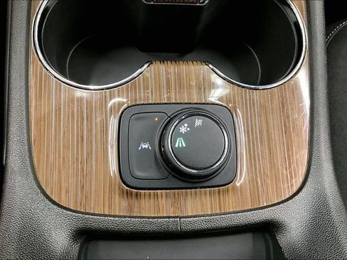Used 2023 GMC Acadia SLE FWD image 36