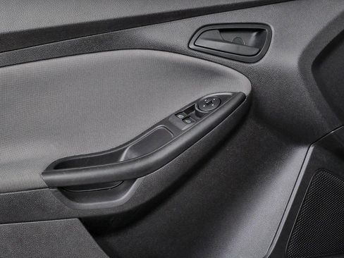 Used 2014 Ford Focus S FWD image 6