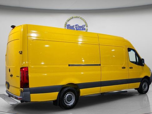 Used 2021 Mercedes-Benz Sprinter 2500 image 4