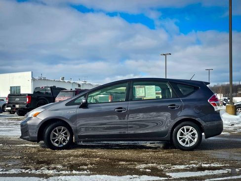 Used 2016 Toyota Prius V Two image 6