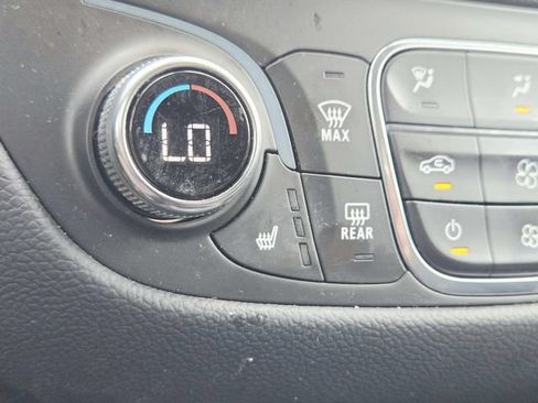 Used 2023 Chevrolet Equinox LT FWD image 18