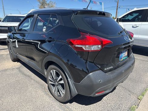 Used 2020 Nissan Kicks SV image 4