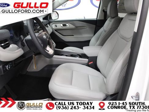 Used 2025 Ford Explorer Active w/ Active Comfort Package image 7
