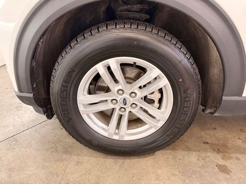Certified 2024 Ford Explorer XLT w/ Equipment Group 202A AWD/4WD image 17