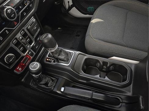 Used 2024 Jeep Gladiator Sport AWD/4WD image 21