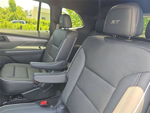 Used 2025 Buick Enclave Sport Touring w/ Power Package FWD image 19