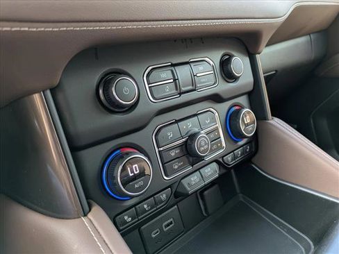 Used 2021 Chevrolet Tahoe High Country w/ Premium Package image 14