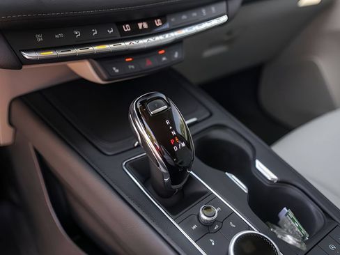 Certified 2023 Cadillac XT4 Luxury w/ Cold Weather Package FWD image 19