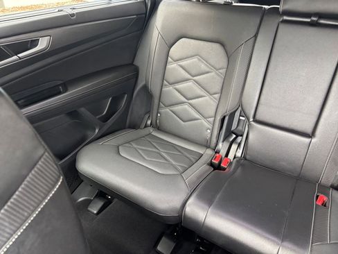 Used 2025 Volkswagen Atlas Cross Sport SE image 35