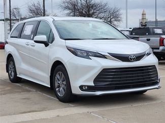 New 2026 Toyota Sienna XLE video 2