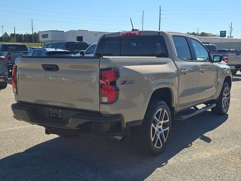 Used 2024 Chevrolet Colorado Z71 w/ Z71 Convenience Package 2 image 5