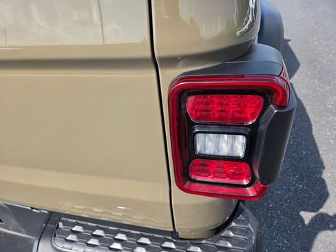Used 2020 Jeep Gladiator Rubicon AWD/4WD image 15