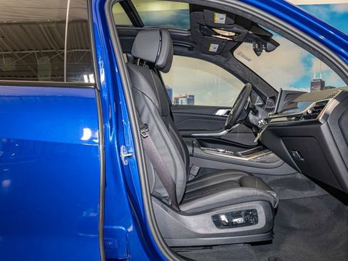 Used 2026 BMW X7 M60i w/ M Sport Professional Package image 21