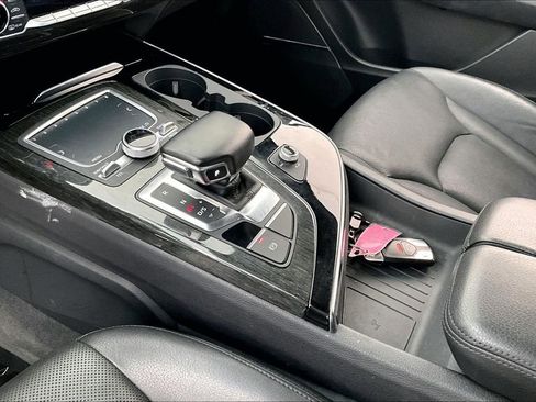 Used 2017 Audi Q7 3.0T Prestige w/ Prestige Package image 17
