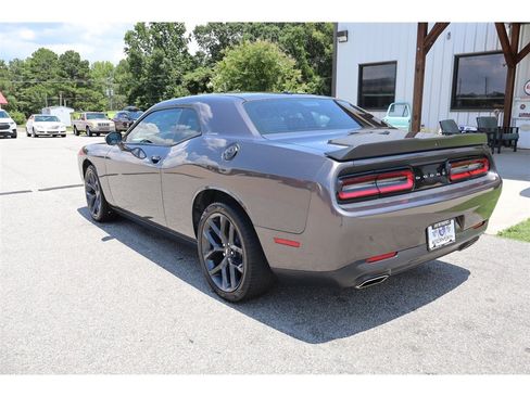 Used 2019 Dodge Challenger SXT w/ Driver Convenience Group RWD image 3