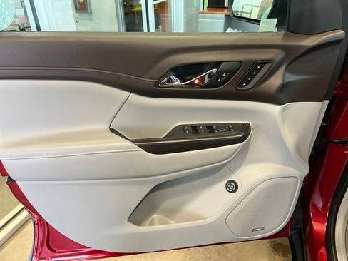 Used 2022 GMC Acadia SLT w/ Preferred Package AWD/4WD image 16