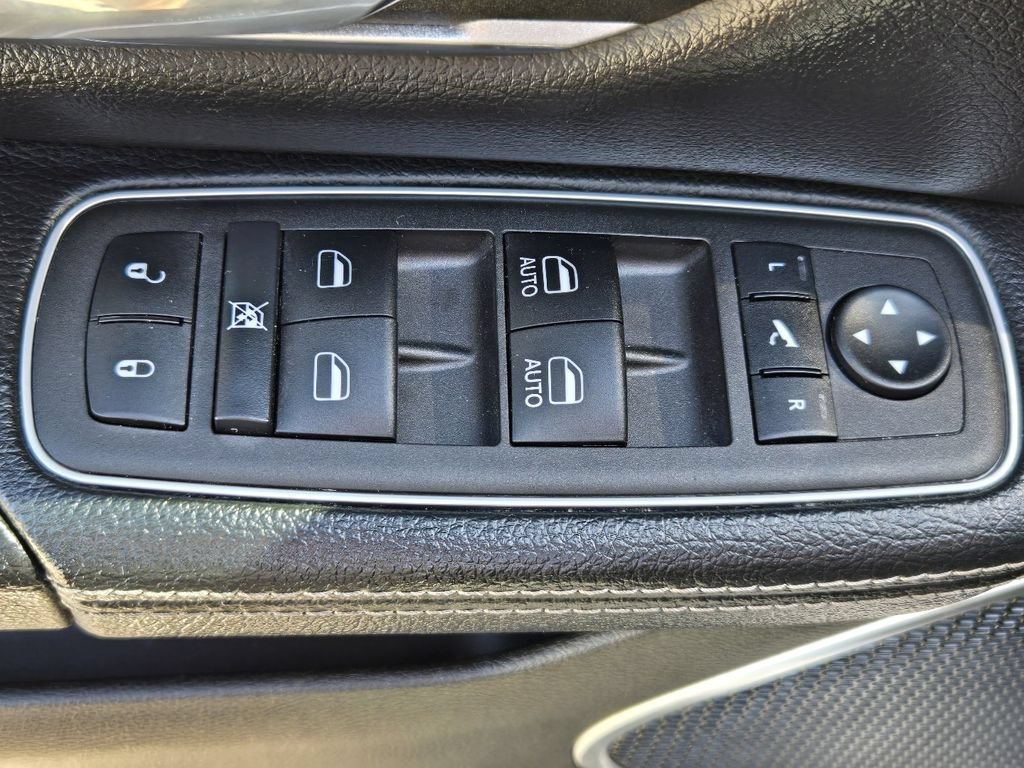 Used 2023 RAM 1500 Laramie AWD/4WD image 21