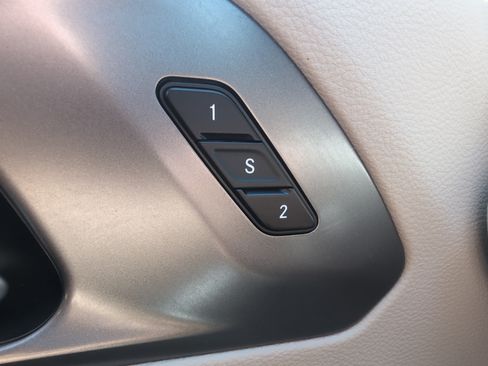Used 2024 Chrysler Pacifica Touring-L FWD image 37