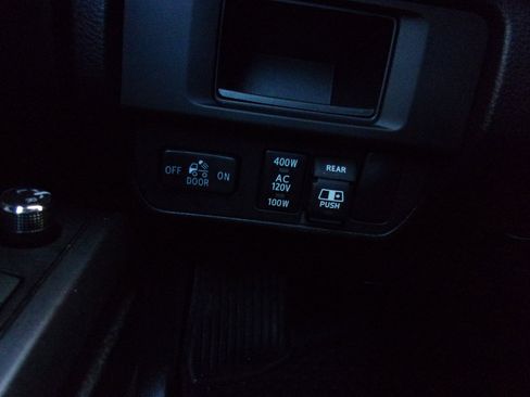 Used 2017 Toyota Tacoma TRD Off-Road image 14